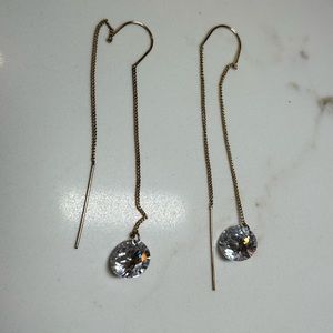 Thread through gem earrings 💎